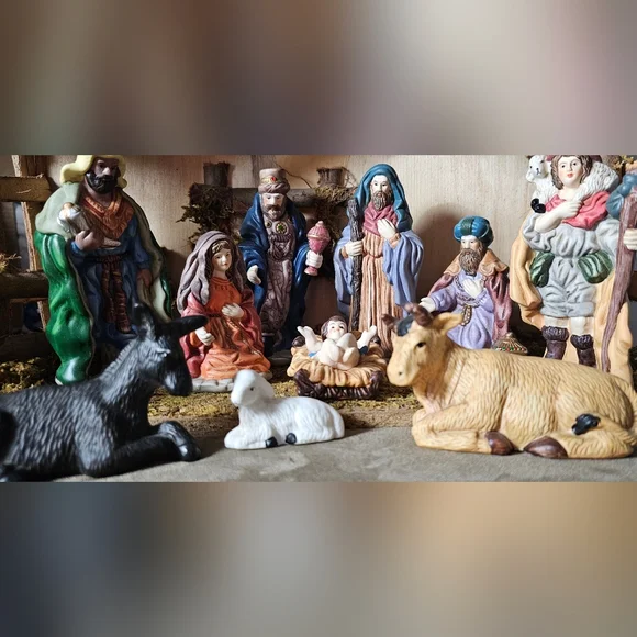 Vtg 11 PIECE PORCELAIN NATIVITY SET DECEMBER HOME - Picture 4 of 6